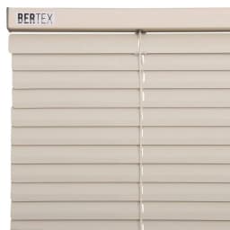 Persiana de aluminio Crema 165cm ancho x140cm alto Laminas 25mm