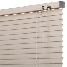 Persiana de aluminio Crema 135cm ancho x140cm alto Laminas 25mm