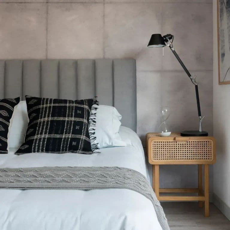 Respaldo de Cama 1.5 Plazas Tubular Felpa Gris Claro