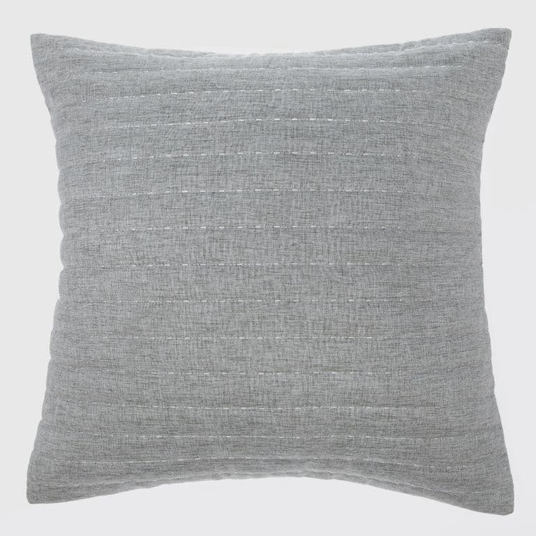 COJIN BORDADO TIPO LINO GRIS