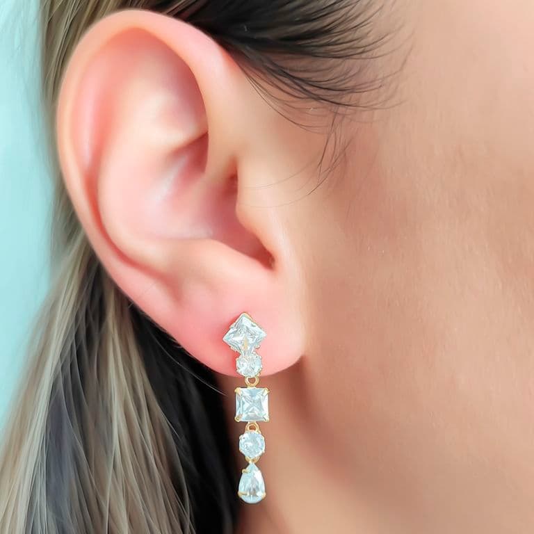 Aros Nieves Circon Largo Enchapado Oro 18K Dorado TALLA UNICA