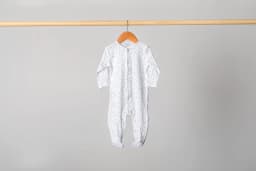 Pijama Osito Print Estrellas Unisex Algodon Pima Peruano Gris Claro 9-12 MESES