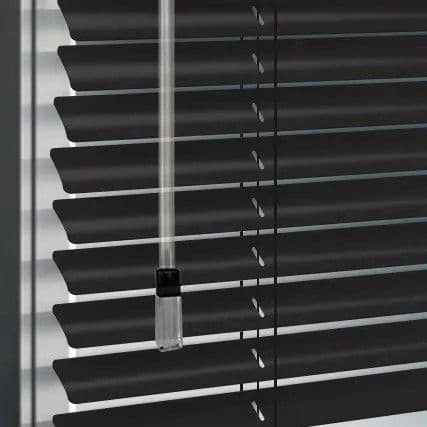 Persiana de aluminio Negra 130cm ancho x230cm alto Laminas 25mm
