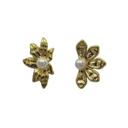Aros Flor Impares con Perla Enchapados en oro de 18k Dorado ...