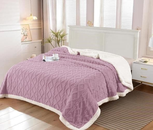 FRAZADA CON CHIPORRO KING DISENO TEXTURIZADO TRENZADO UNICOLOR RS Morado KING