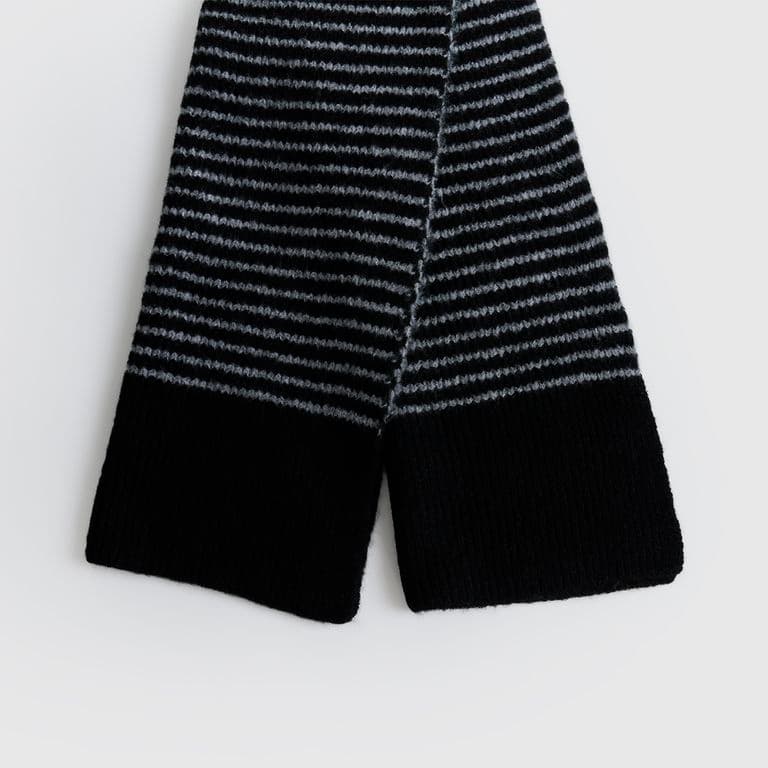 Bufanda Lineas Delgadas Alto Invierno Negro TALLA UNICA