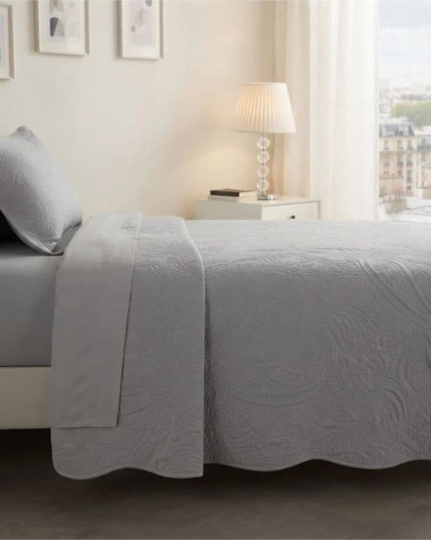 Set Quilt Verano 1.5 Plazas Liso Con Relieve Y Juego De Sabanas