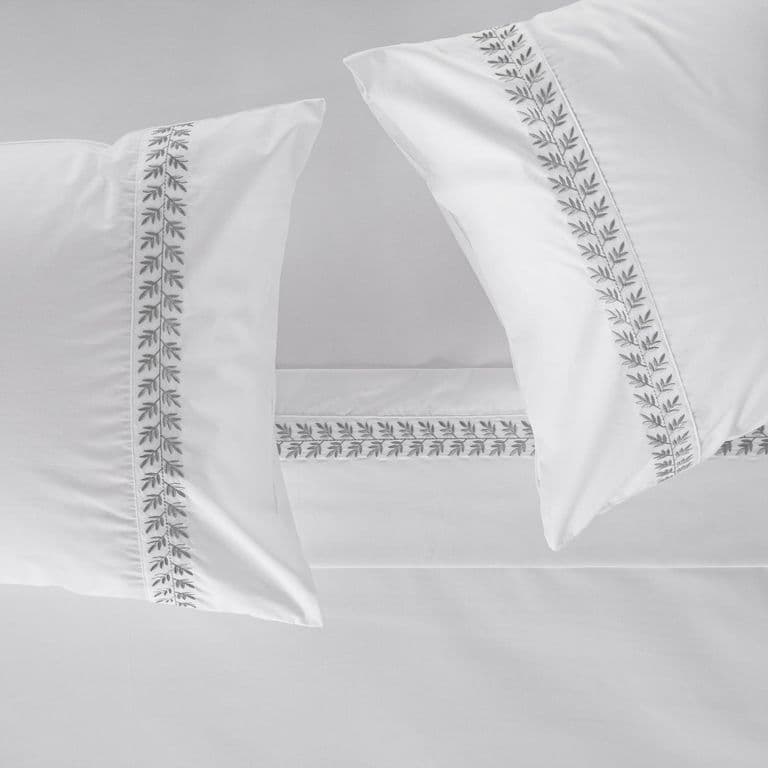 Sabana 220 Hilos Polycotton Bordada Hoja SUPER KING