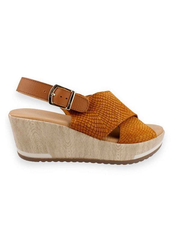 Sandalia Carmela Plataforma Gamuza Camel 38
