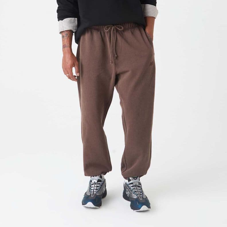 Pantalon Lifestyle Hombre New Balance Athletics Jogger Cafe L