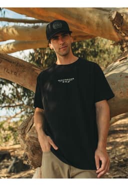 Polera MC Retro Symbol Negro Hombre Maui And Sons L