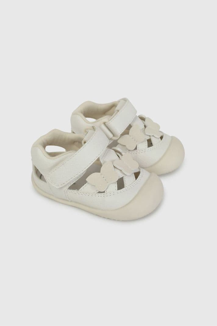 Sandalia Blanca Aplicacion Mariposas de Gateador talla 17 a 20 Blanco CL 17