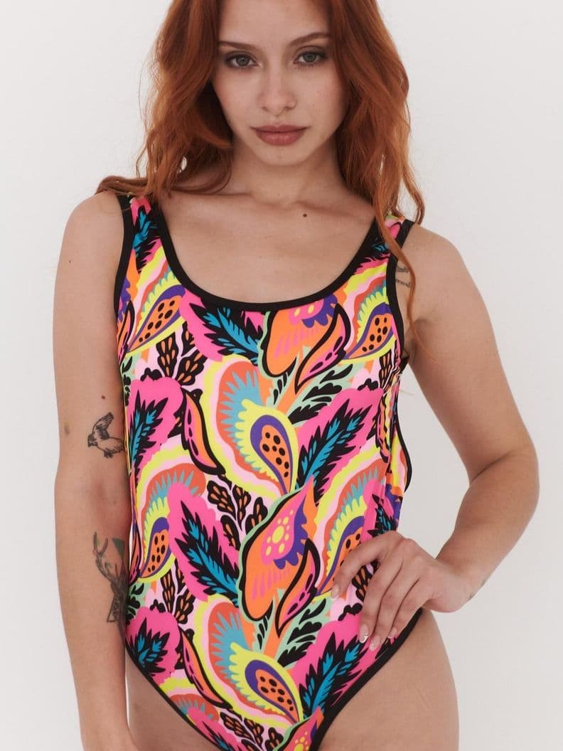 Traje de Bano Daikiri Mujer Baywatch Clasico Flores Negro Fluor Filtro UV50+ L