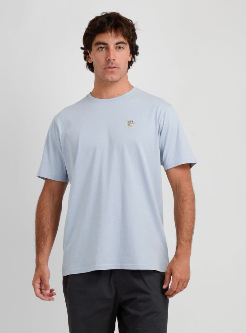 POLERA MANGA CORTA OG BADGE AZUL CLARO L