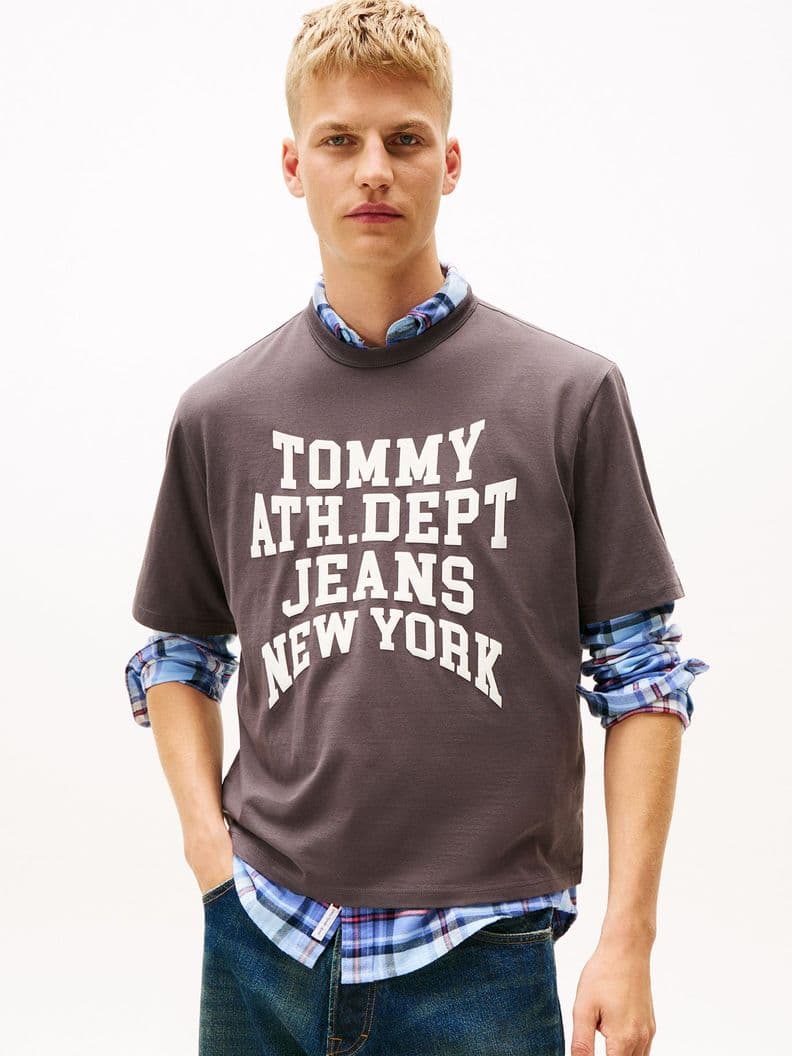 Polera 90S Varsity Logo Regular Fit Gris XL