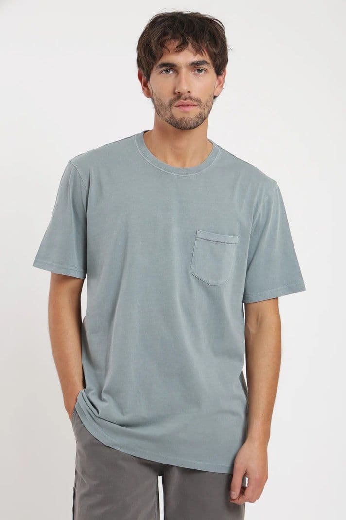 Polera manga corta hombre Bolsillo stitch Celeste L