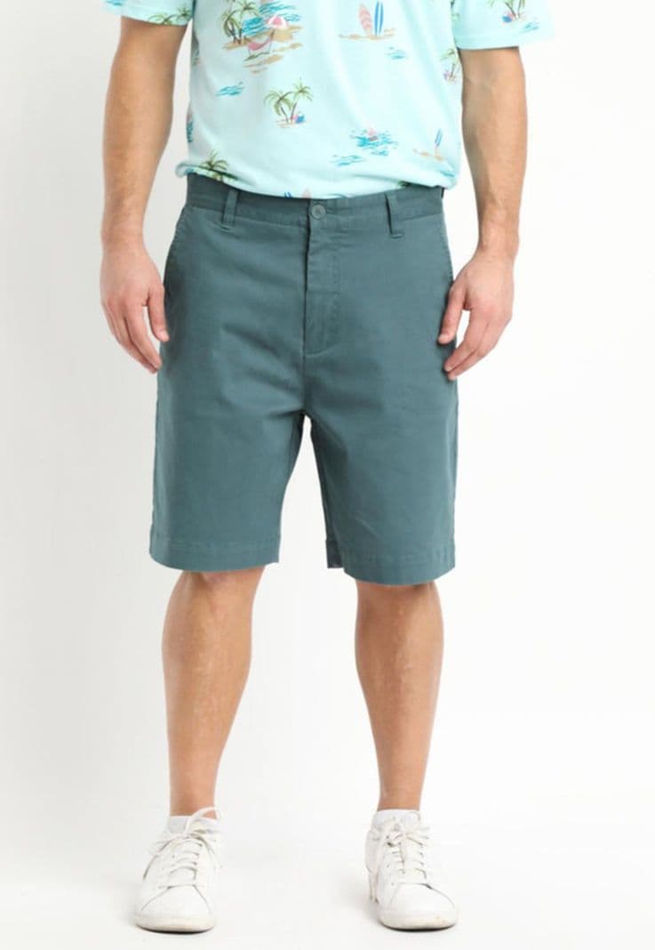 Bermuda Gabardina Frente Plano Verde 48