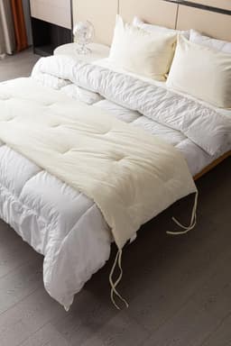 Set de piecera con 2 fundas de almohada crema