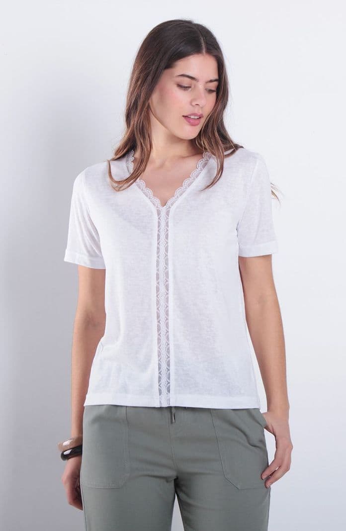 Polera Manga Corta Solida Escote Con Aplicacion En Centro Delantero Blanco M