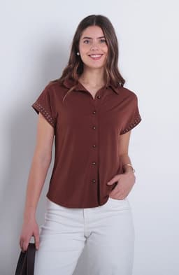 Blusa Manga Corta Abotonada En Delantero Y Aplicacion En Manga Cafe S