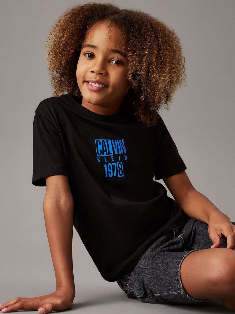 Polera Nino Good Level Regular Negro Calvin Klein 6