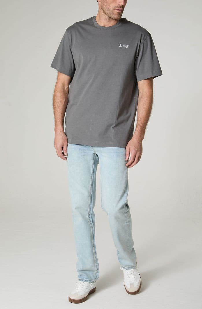 Polera Hombre Cuello Redondo Manga Corta Con Estampado En Espalda Regular Fit Gris XL