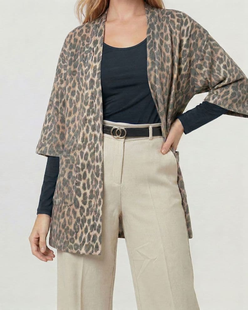 Tapado Mujer Julieta Relaxed Cuello Tipo Kimono Manga Caida Leopardo Lineatre Cafe
