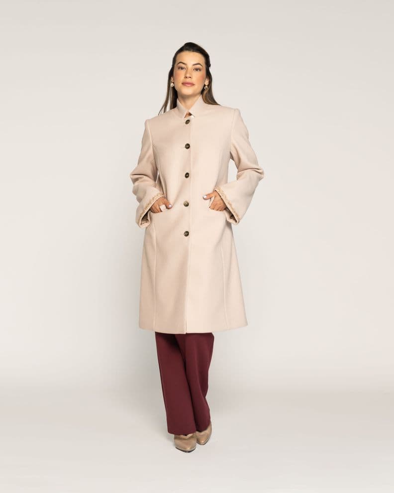 Abrigo Valentina Latte Mao Manga Larga Detalle Dorado Ludovica Beige XL