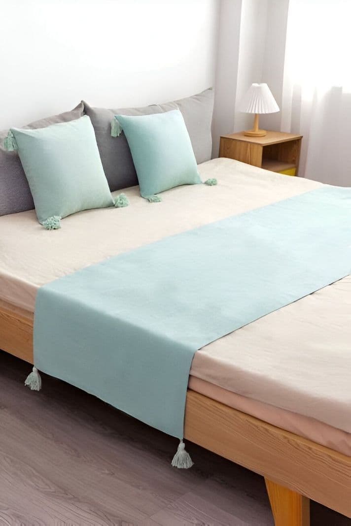 JUEGO DE PIECERA DE CAMA MAS 2 COJIN CON FUNDAS MODELO LINO CELESTE