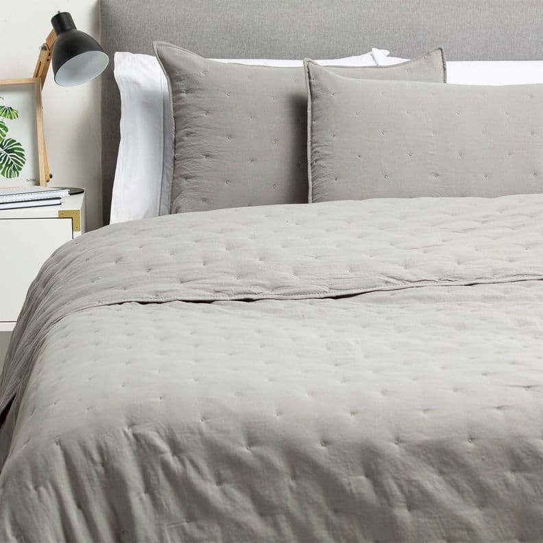 CUBRECAMA BORDADO PREWASH KING GRIS O Gris Oscuro