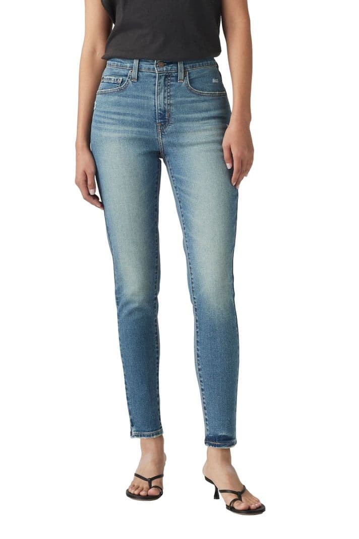 Jeans Mujer 721 High Rise Skinny Celeste Levis 18882-0784 26 Largo 32