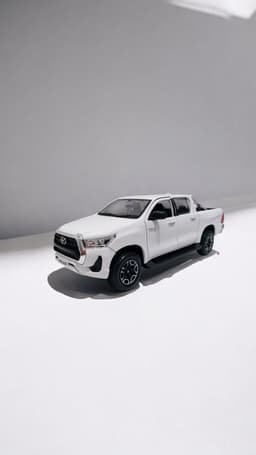 Toyota Hilux a escala 1 27 Blanca Blanco