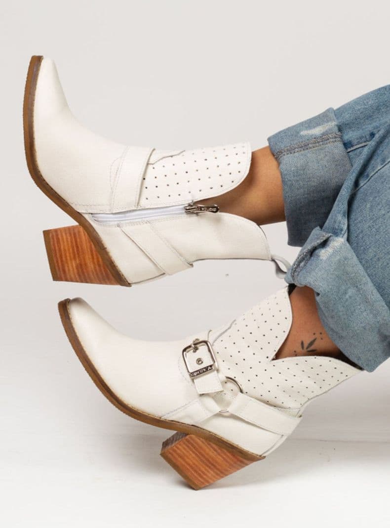 Botin Abril Blanco Exotica 37