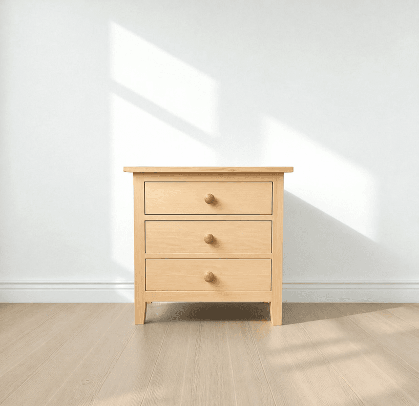 Velador Ancho "Chester Classic" 3 Cajones Mesa de Noche - Natural - 60x40x60 cm