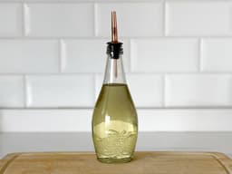 Aceitero Puyehue - Botella Con Dispensador Acero Inox. Blanco