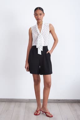 Blusa Puntos Corbatin Blanco Nicopoly M