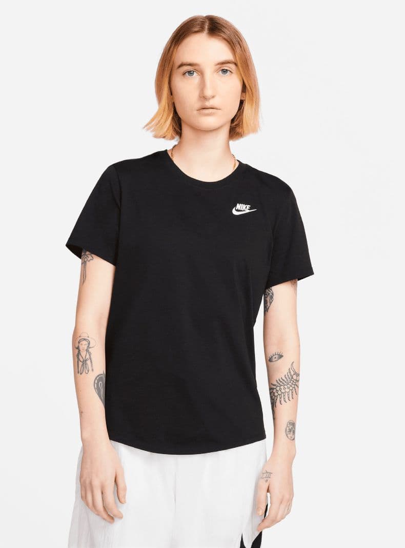 Polera Sportswear Tee Club Essentials Negro L